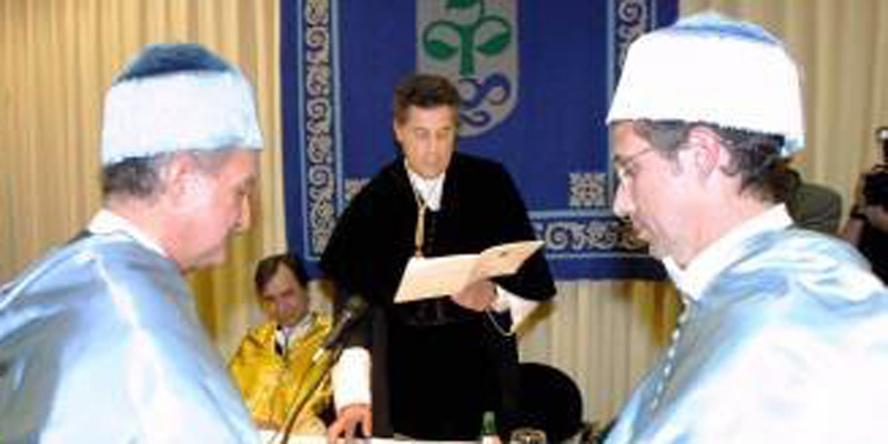 CARLOS FUENTES MACÍAS